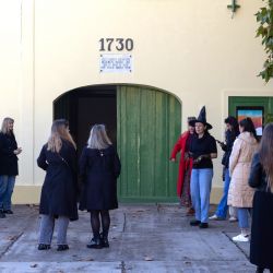 Maja Ispred Starog Podruma2